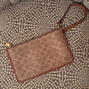 Coach Flat Signature Brown Wristlet Clutch Bag New without tags